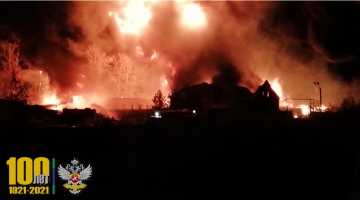 Пожарные поезда ФГП ВО ЖДТ России участвовали в тушении пожара на складе горюче-смазочных материалов